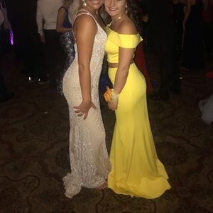 Size 4 Yellow Prom Dress